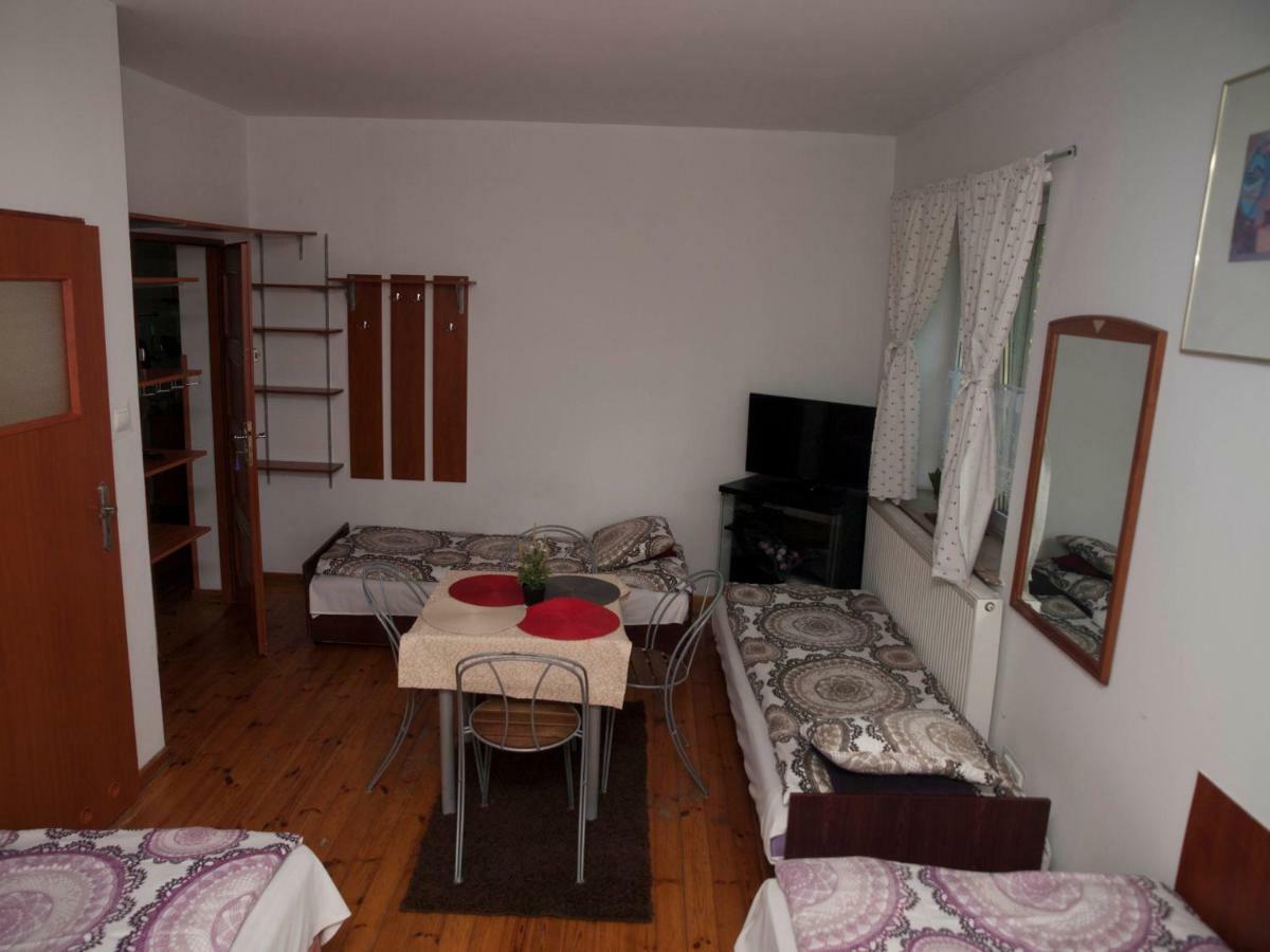 Pokoje Goscinne "Amelia" Raszyn Exterior foto